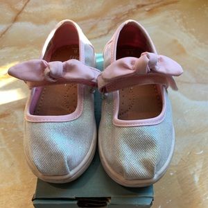 Toddler strapped toms